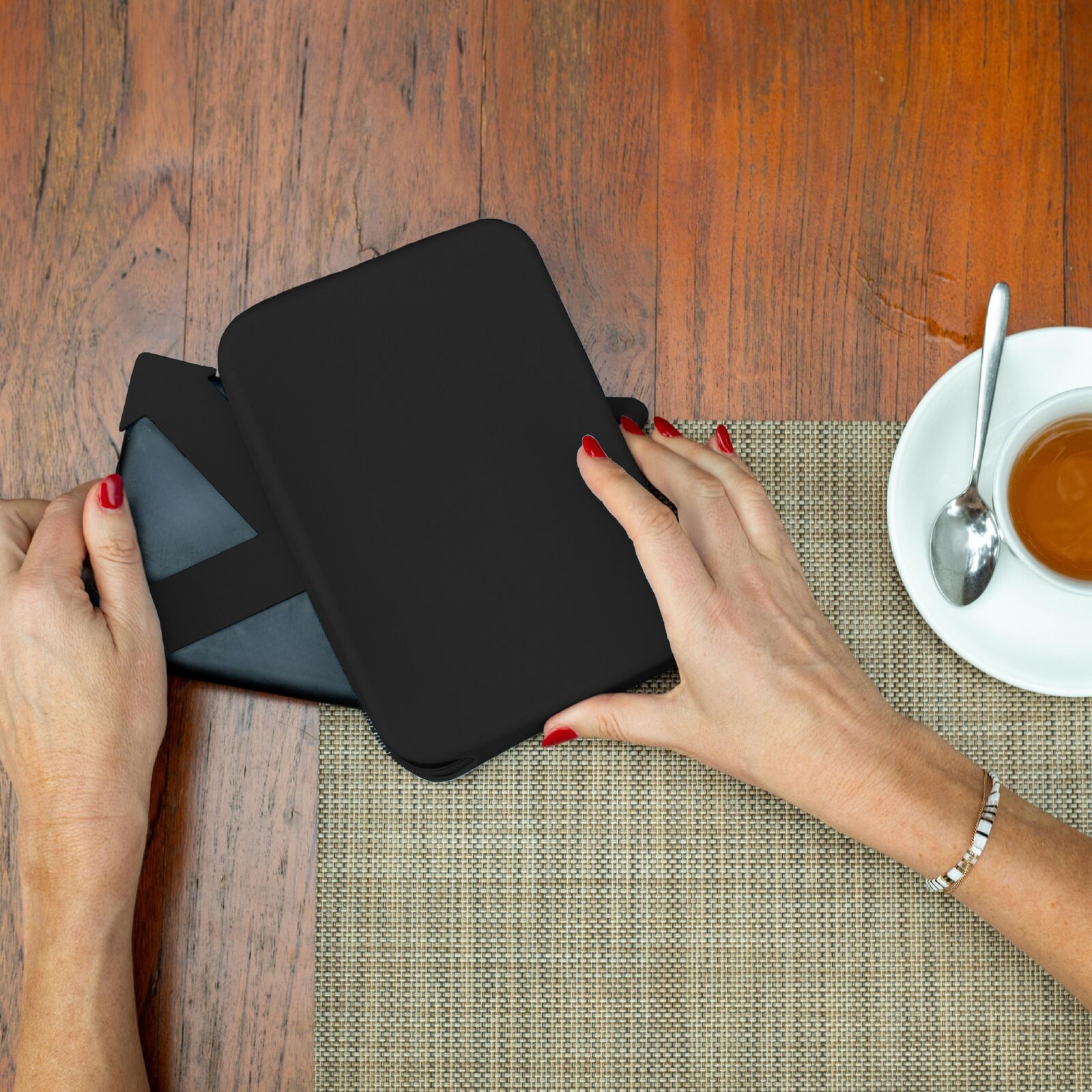 Clutch Black STRAPSICLE — view 3